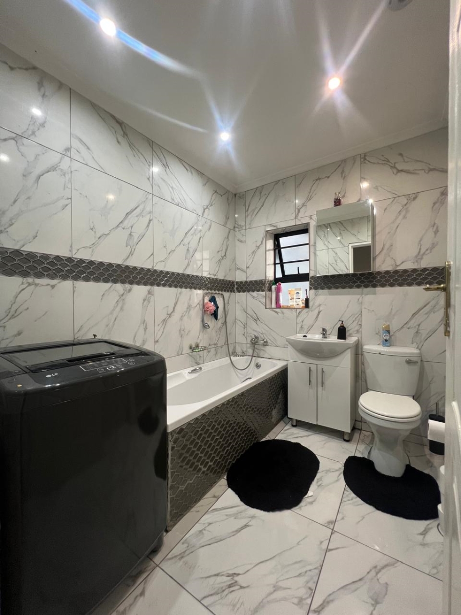 3 Bedroom Property for Sale in Booysens Park Eastern Cape